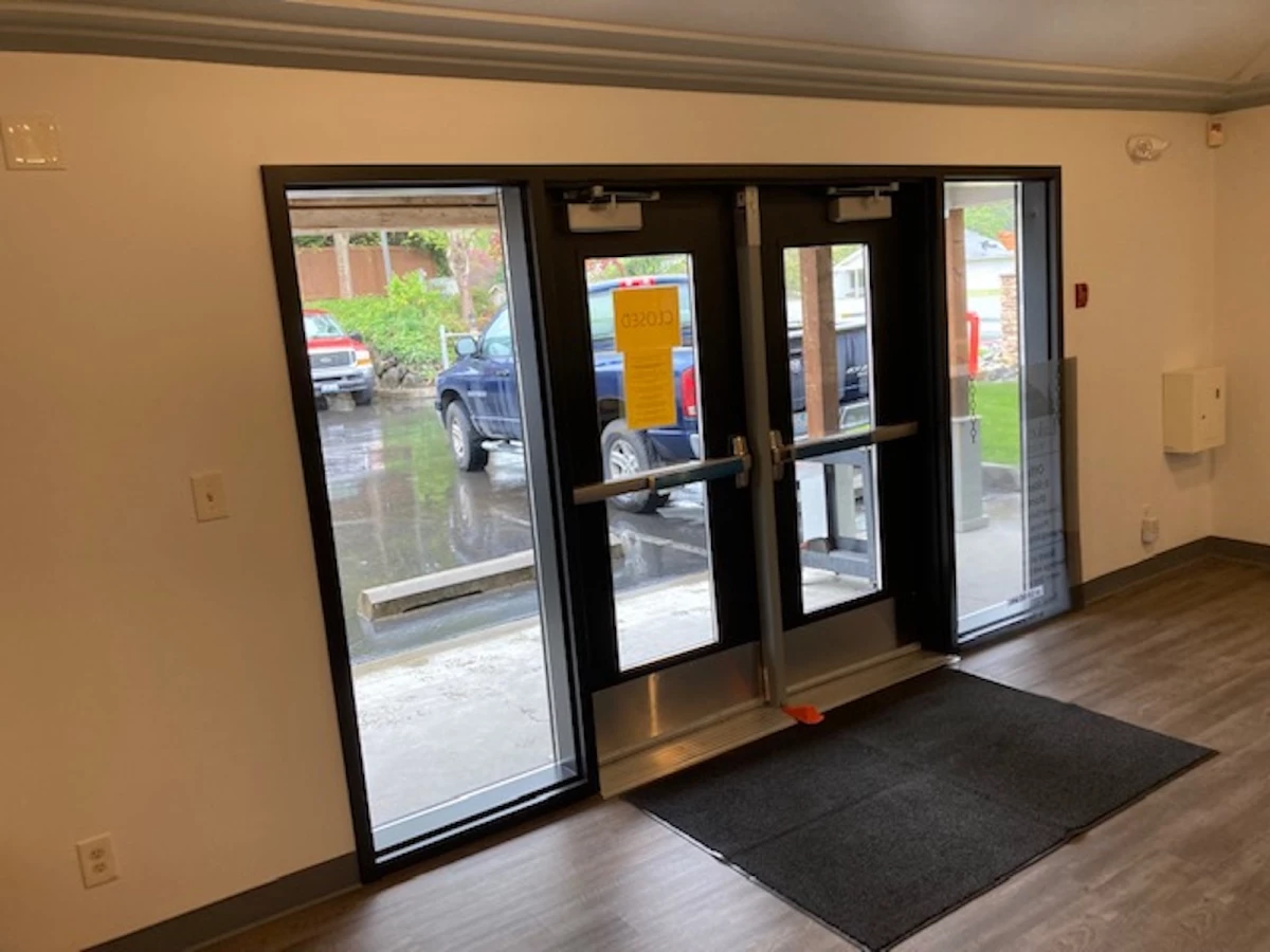 office-entry-vestibule-2_resized