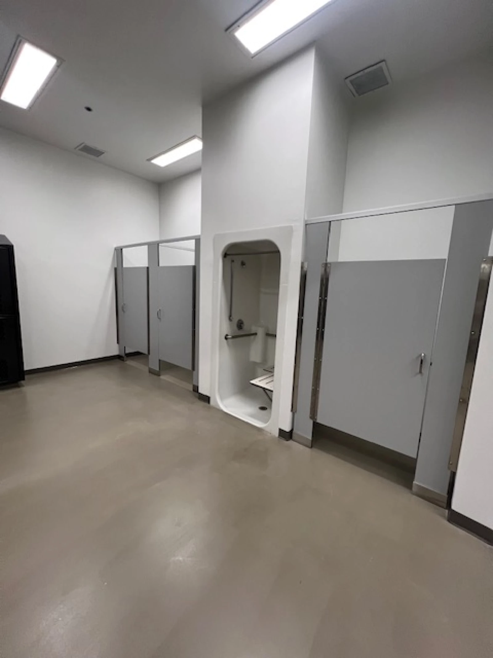 Foster High School & Showalter Middle School Locker Room Remodels - Project Gallery #6